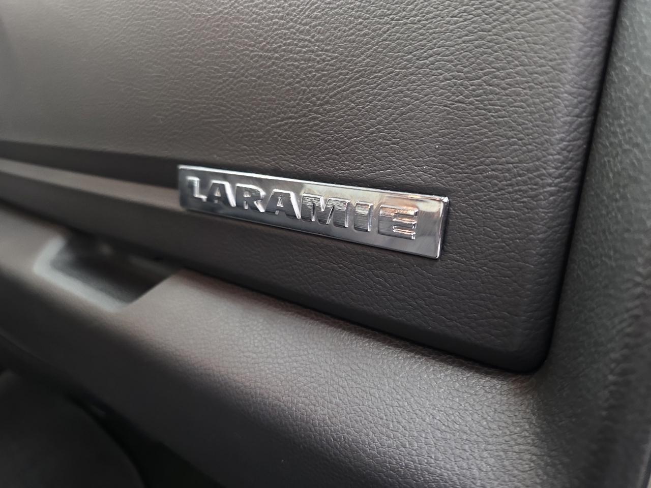 Dodge Ram 1500 4WD Crew Cab 140.5" Laramie 2009