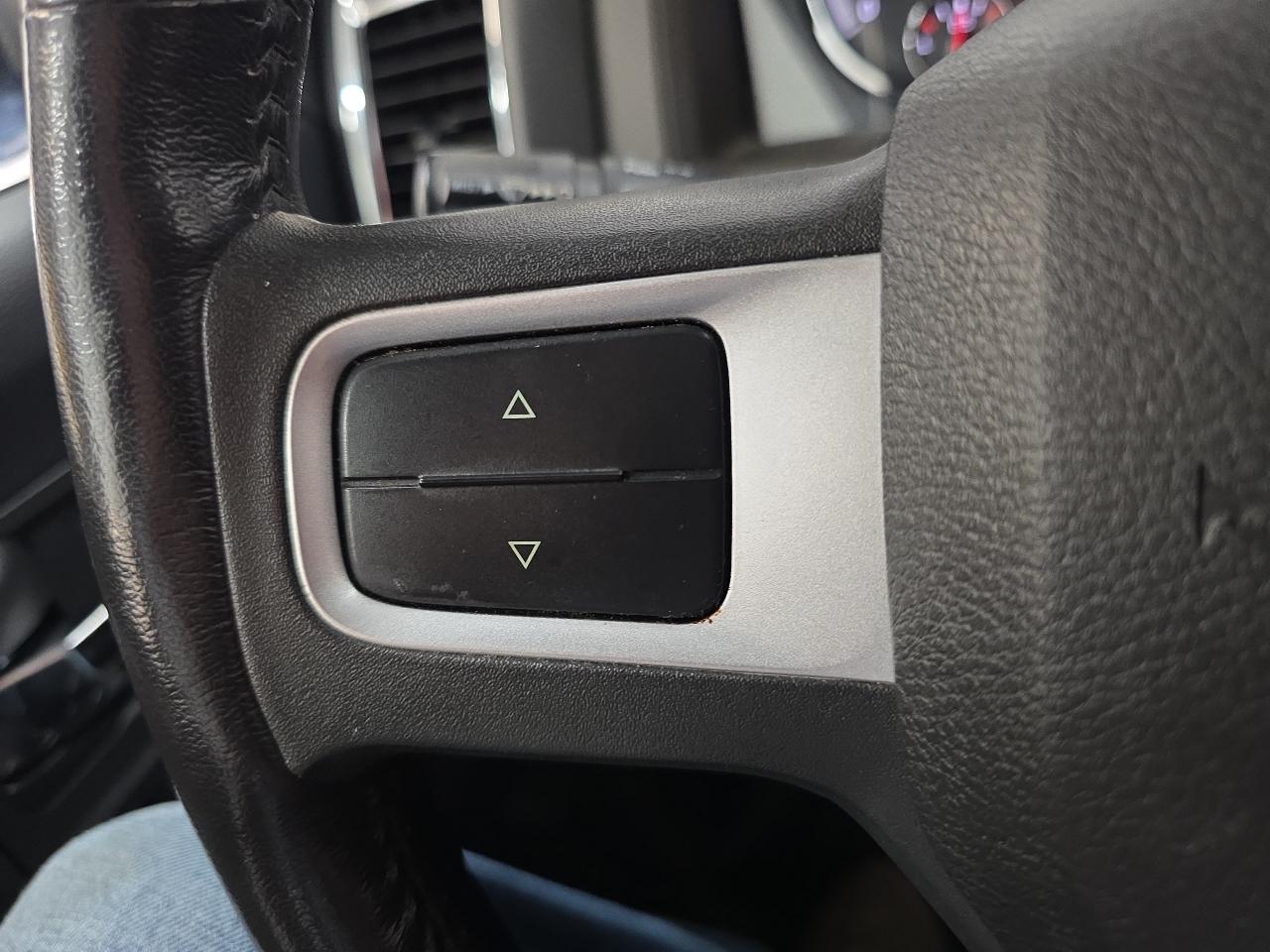 Dodge Ram 1500 4WD Crew Cab 140.5" Laramie 2009