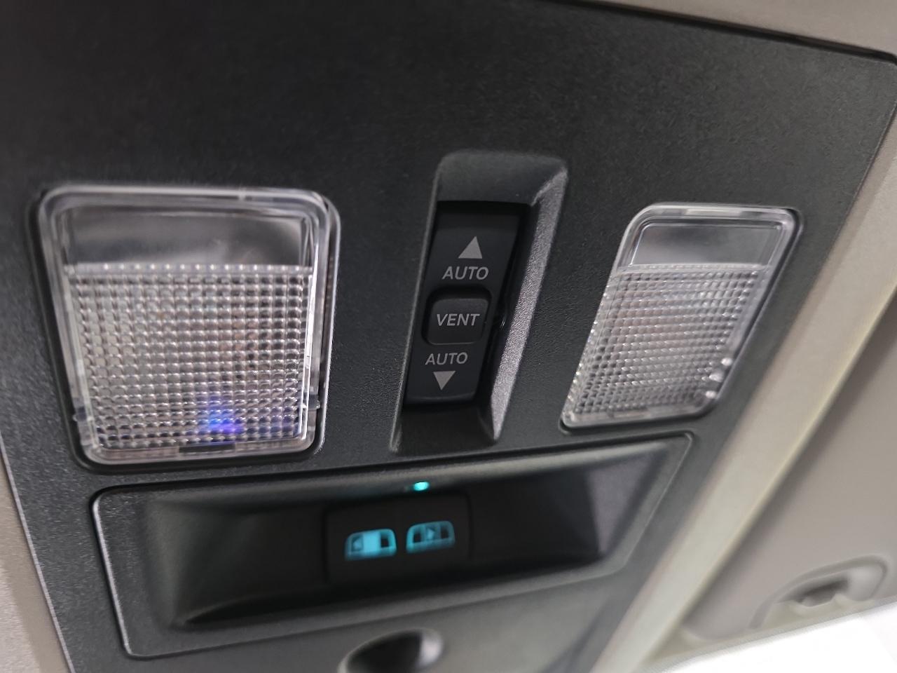 Dodge Ram 1500 4WD Crew Cab 140.5" Laramie 2009