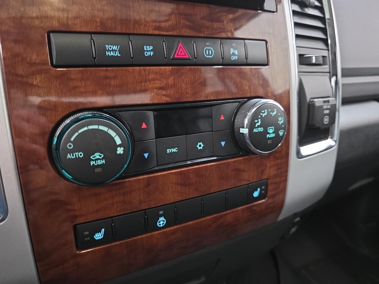 Dodge Ram 1500 4WD Crew Cab 140.5" Laramie 2009