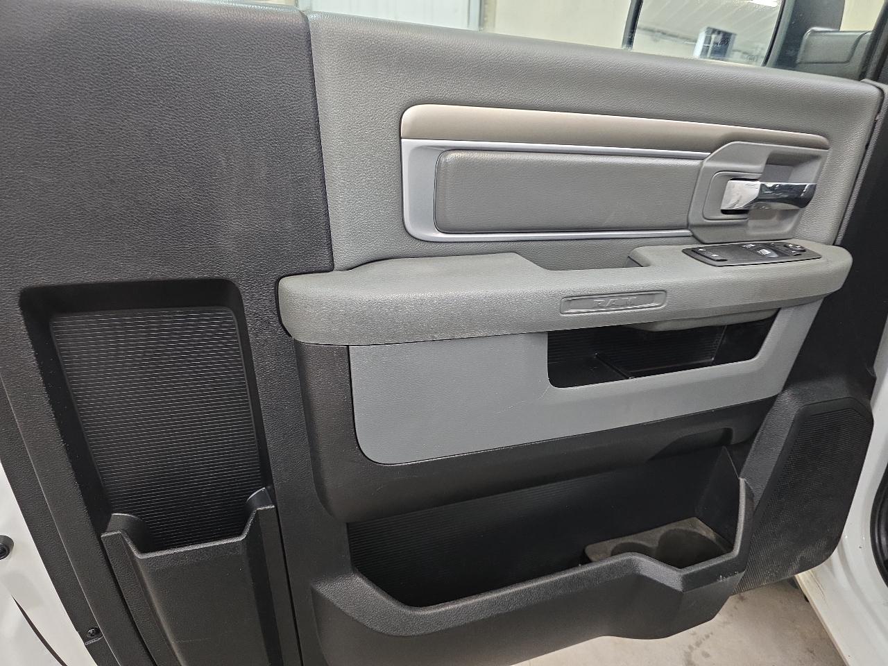 RAM 1500 2WD Reg Cab 140.5" SLT 2013