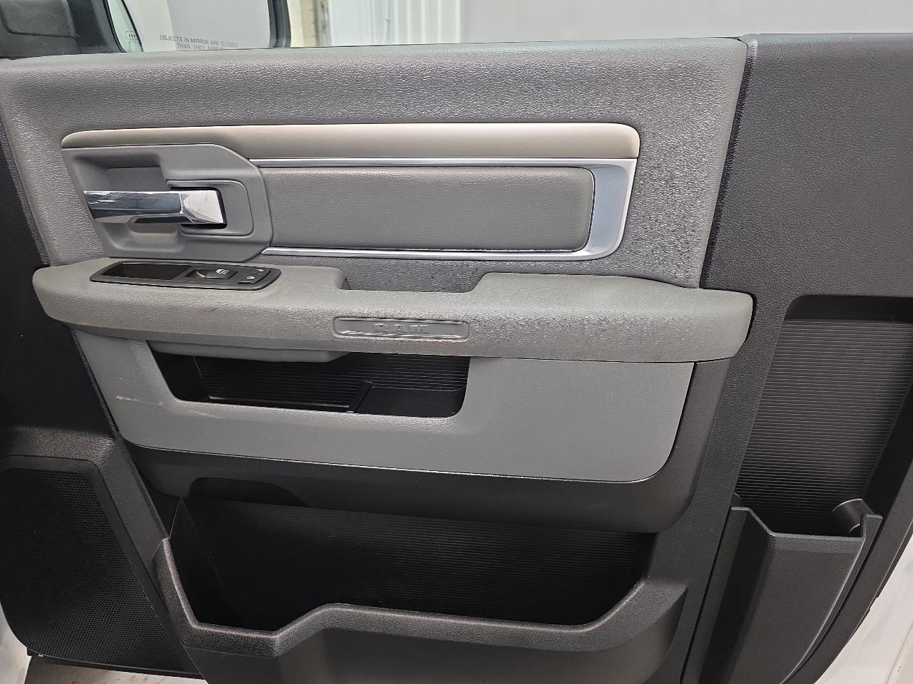 RAM 1500 2WD Reg Cab 140.5" SLT 2013