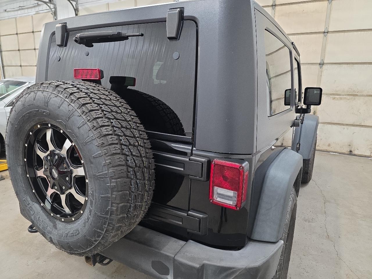 Jeep Wrangler 4WD 2dr Sport 2015