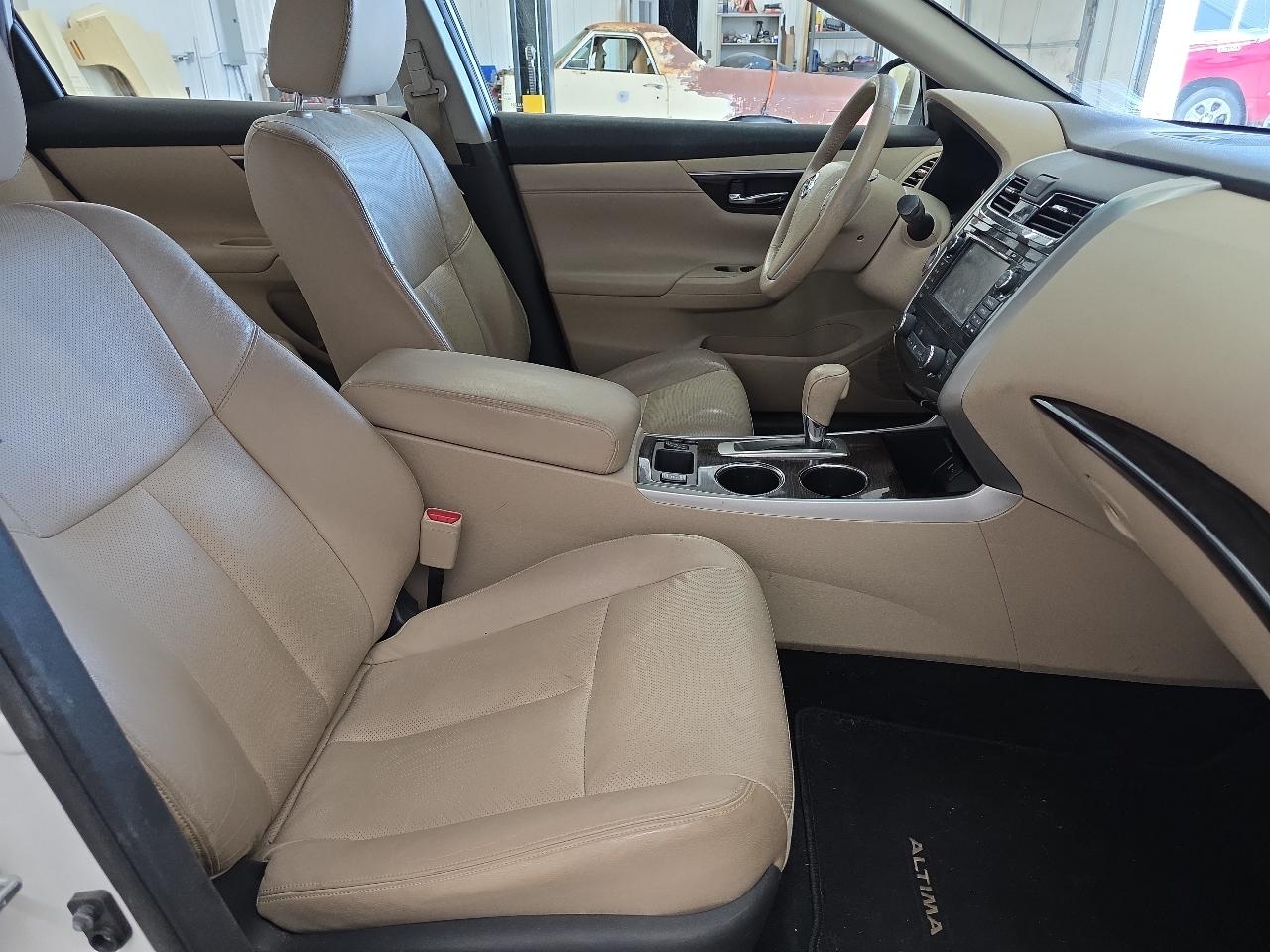 Nissan Altima 4dr Sdn I4 2.5 SL 2015