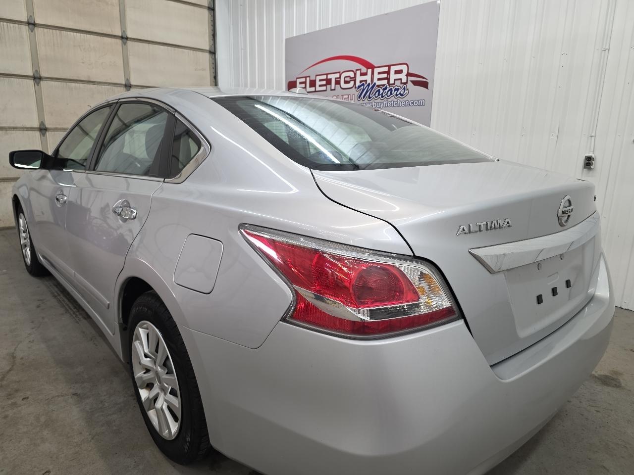 Nissan Altima 4dr Sdn I4 2.5 S 2015