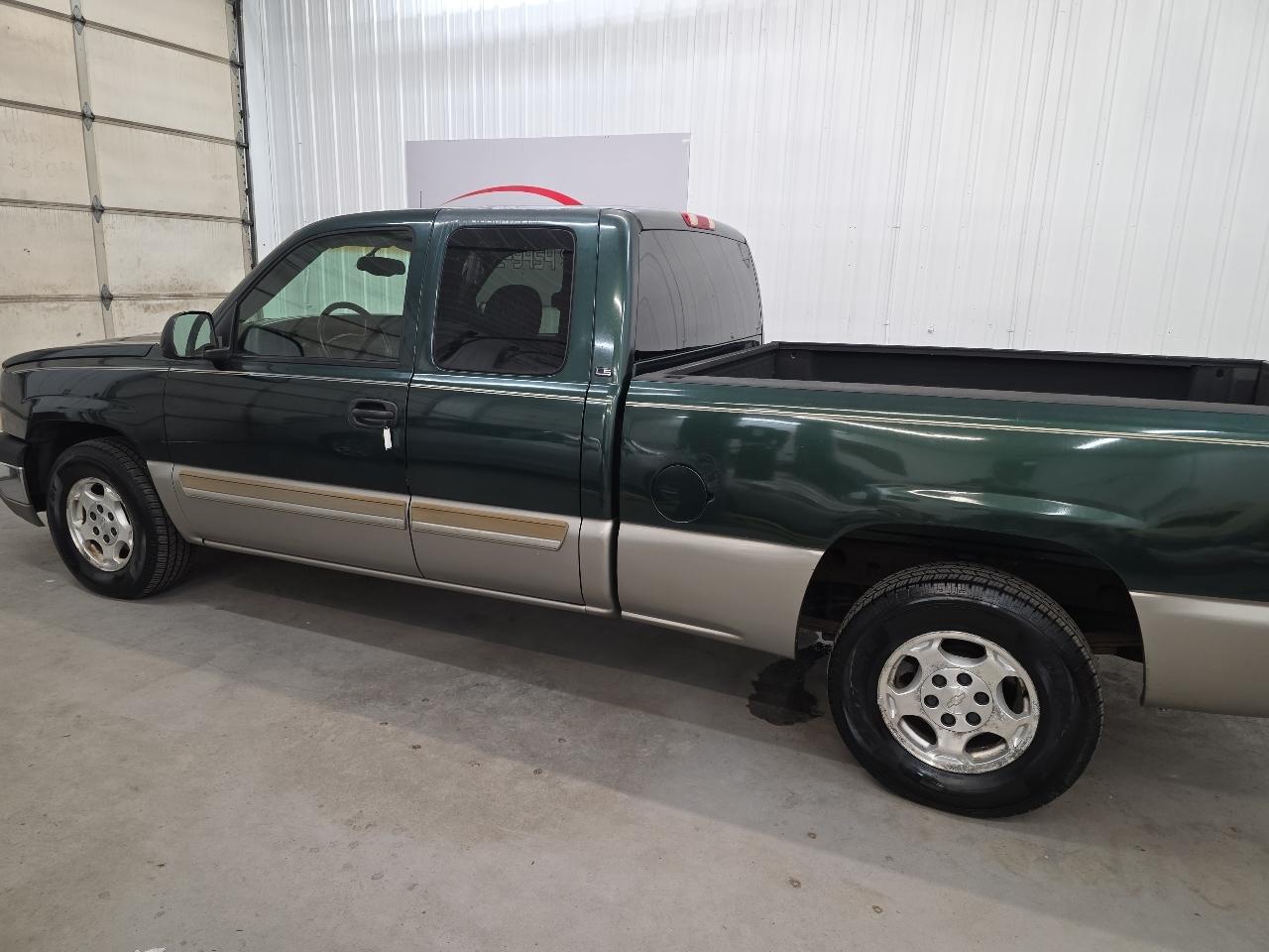 Chevrolet Silverado 1500 Ext Cab 143.5" WB LS 2003