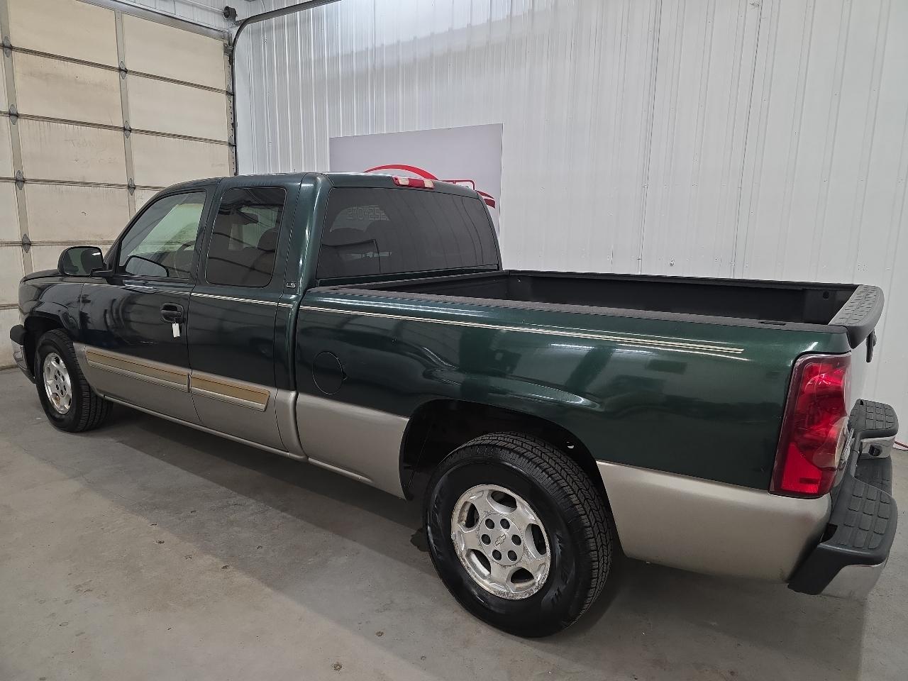 Chevrolet Silverado 1500 Ext Cab 143.5" WB LS 2003