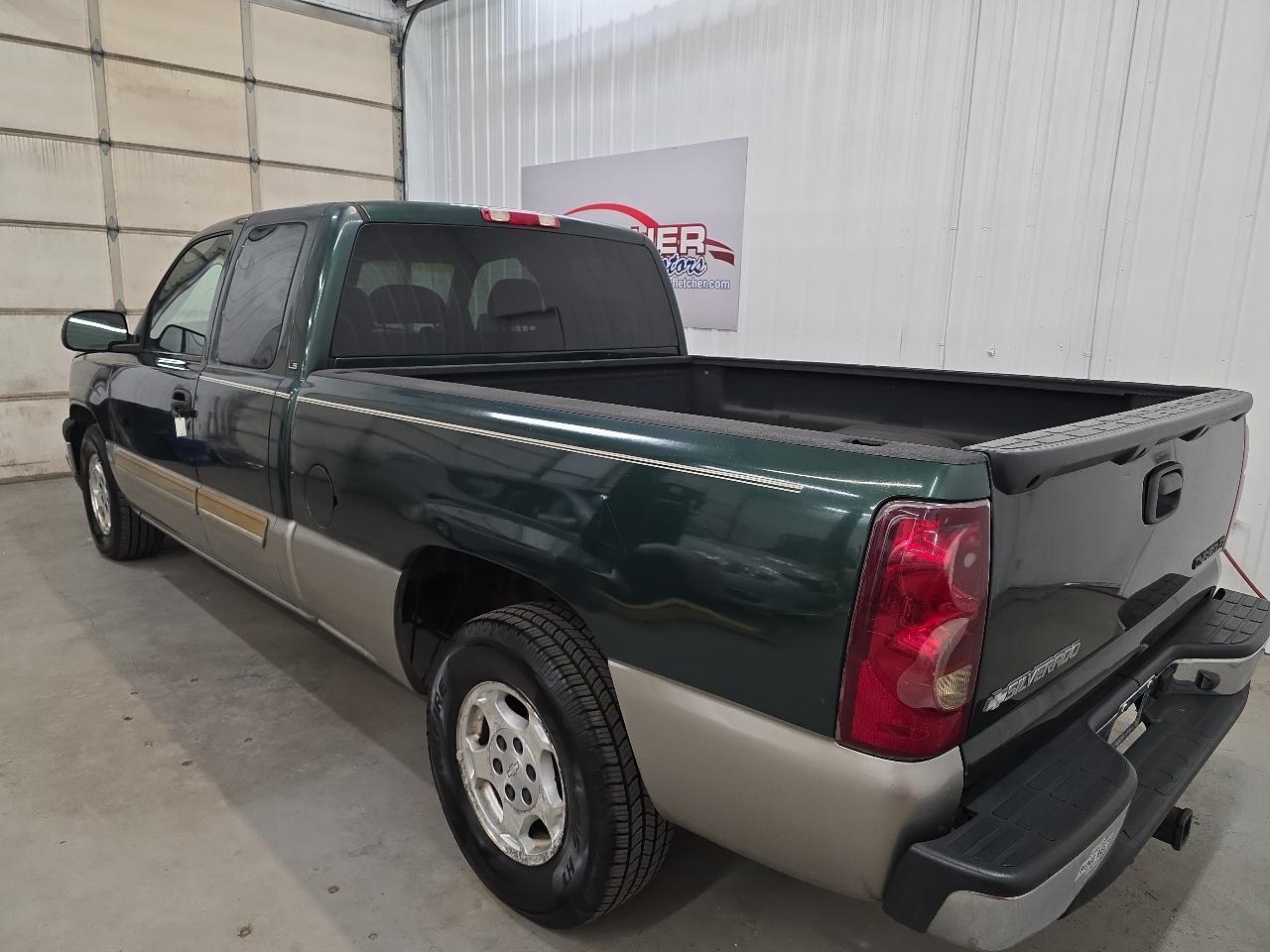 Chevrolet Silverado 1500 Ext Cab 143.5" WB LS 2003