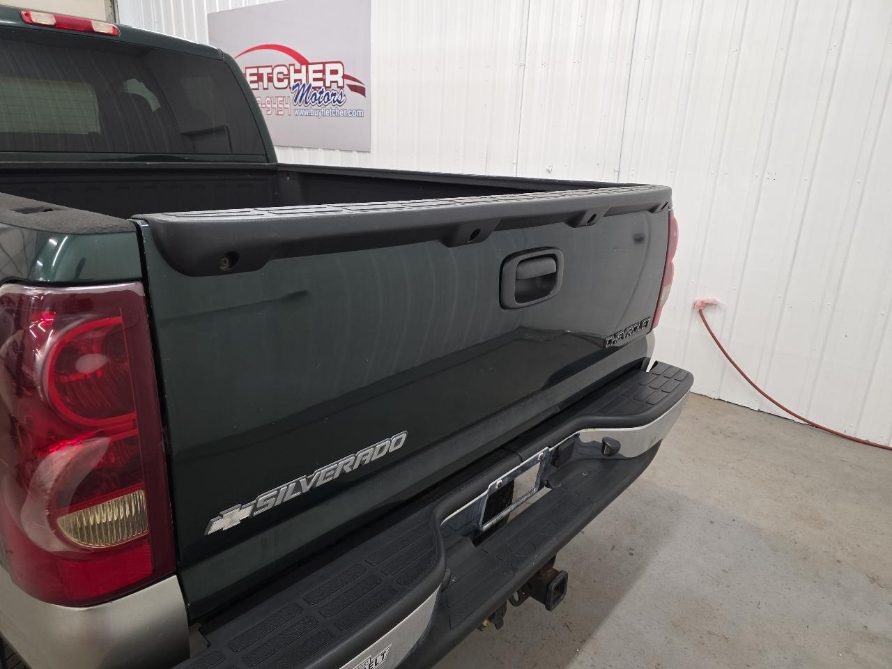 Chevrolet Silverado 1500 Ext Cab 143.5" WB LS 2003