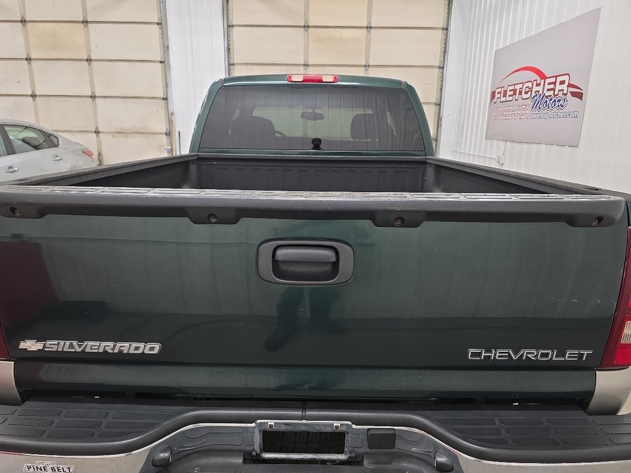 Chevrolet Silverado 1500 Ext Cab 143.5" WB LS 2003