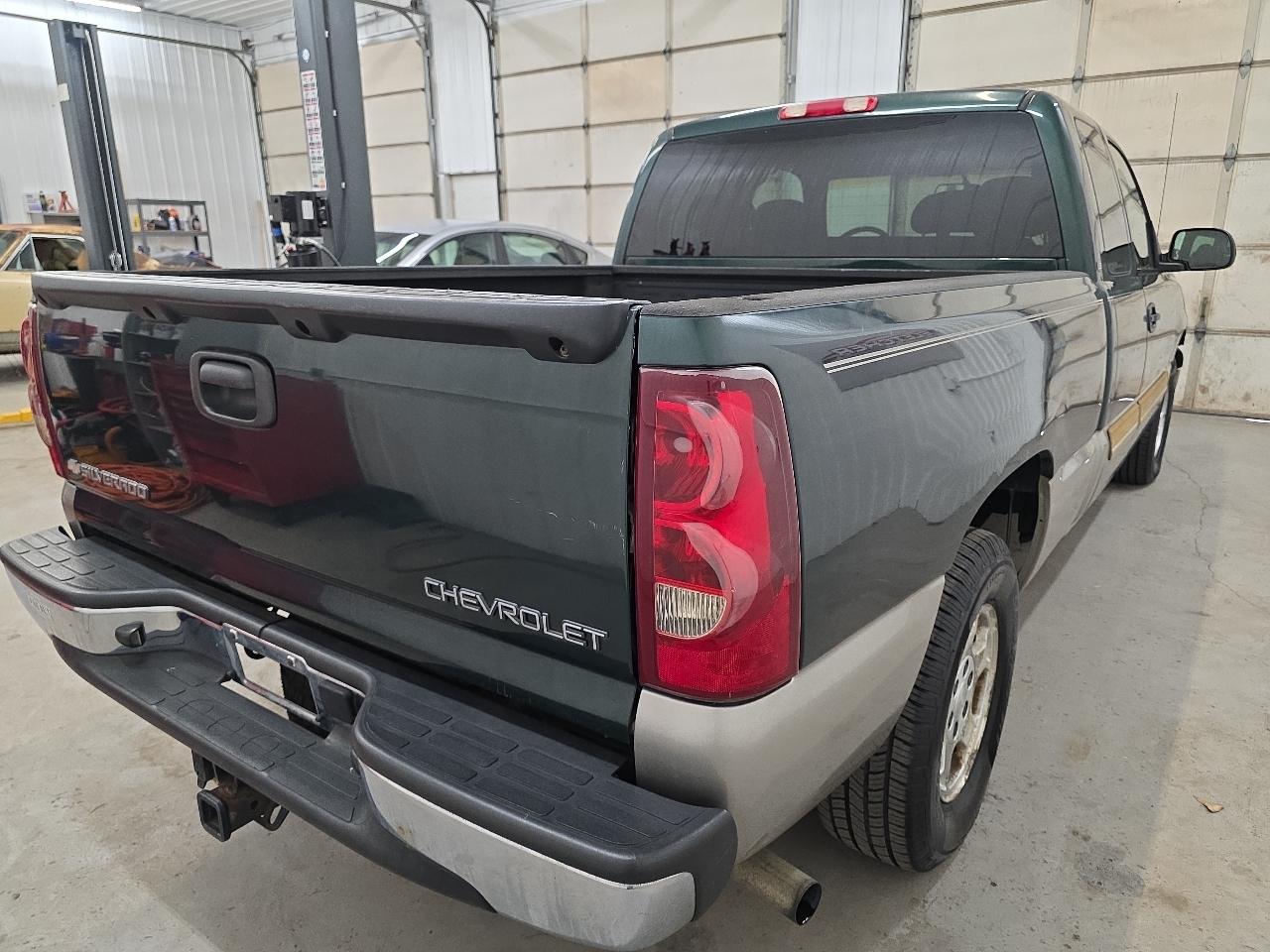 Chevrolet Silverado 1500 Ext Cab 143.5" WB LS 2003