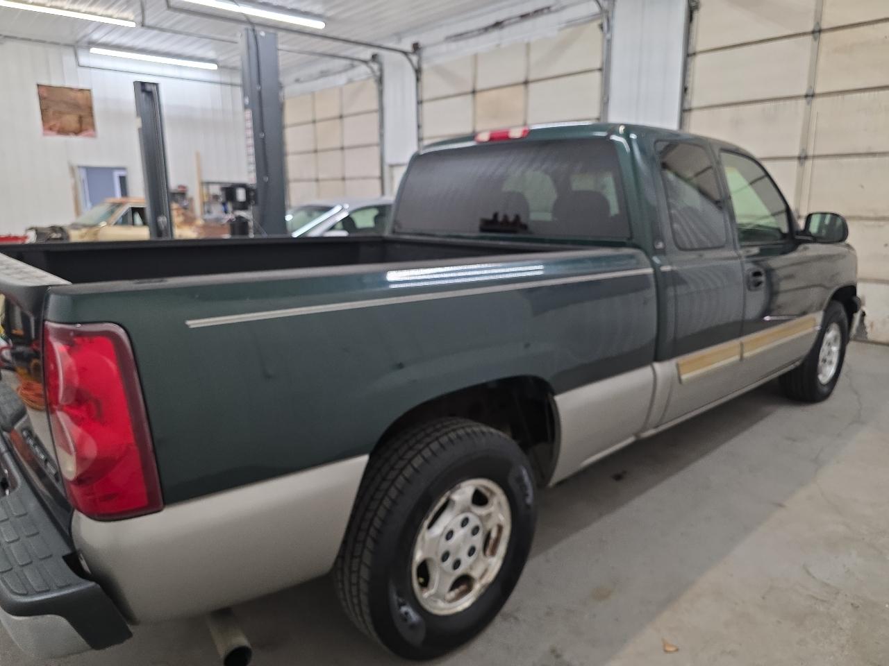 Chevrolet Silverado 1500 Ext Cab 143.5" WB LS 2003