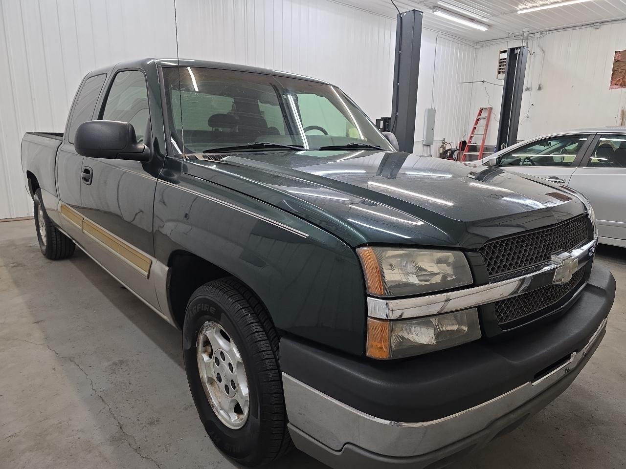 Chevrolet Silverado 1500 Ext Cab 143.5" WB LS 2003