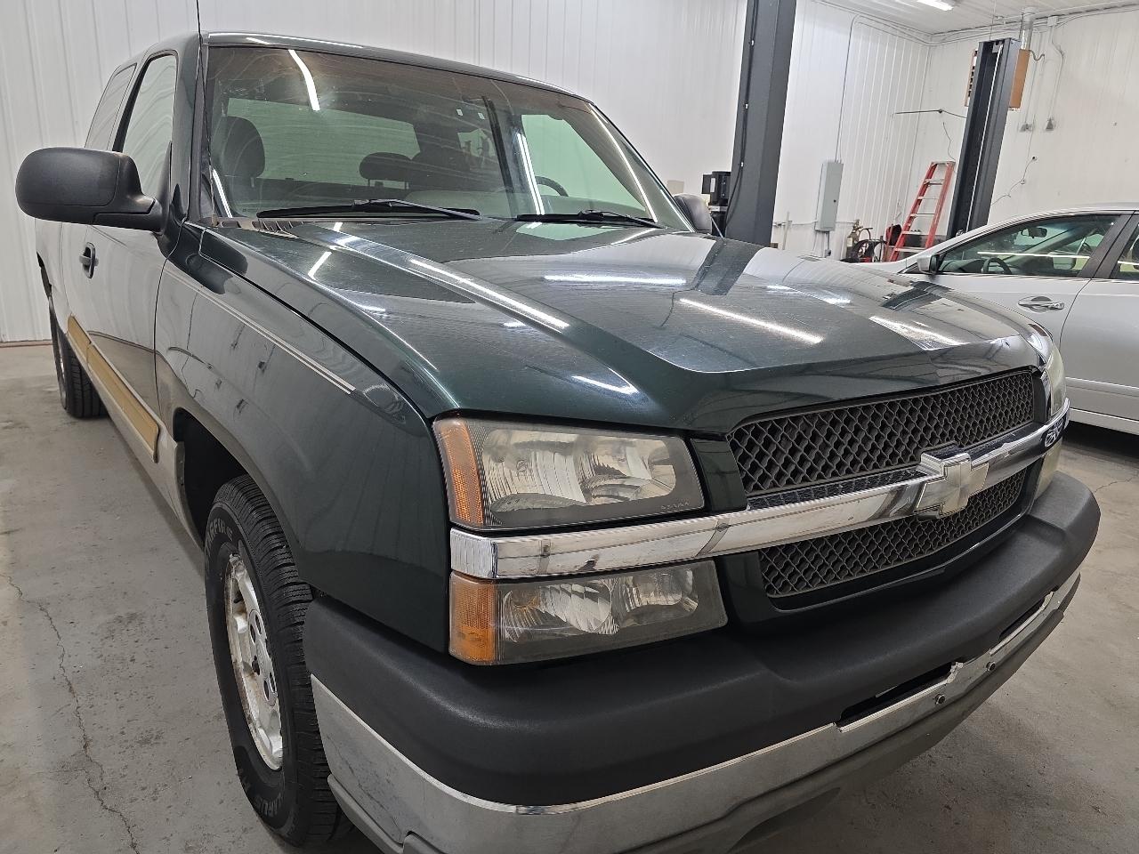 Chevrolet Silverado 1500 Ext Cab 143.5" WB LS 2003