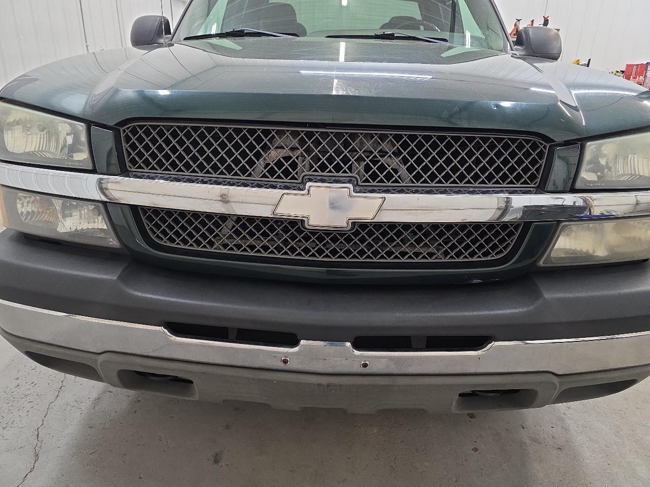 Chevrolet Silverado 1500 Ext Cab 143.5" WB LS 2003