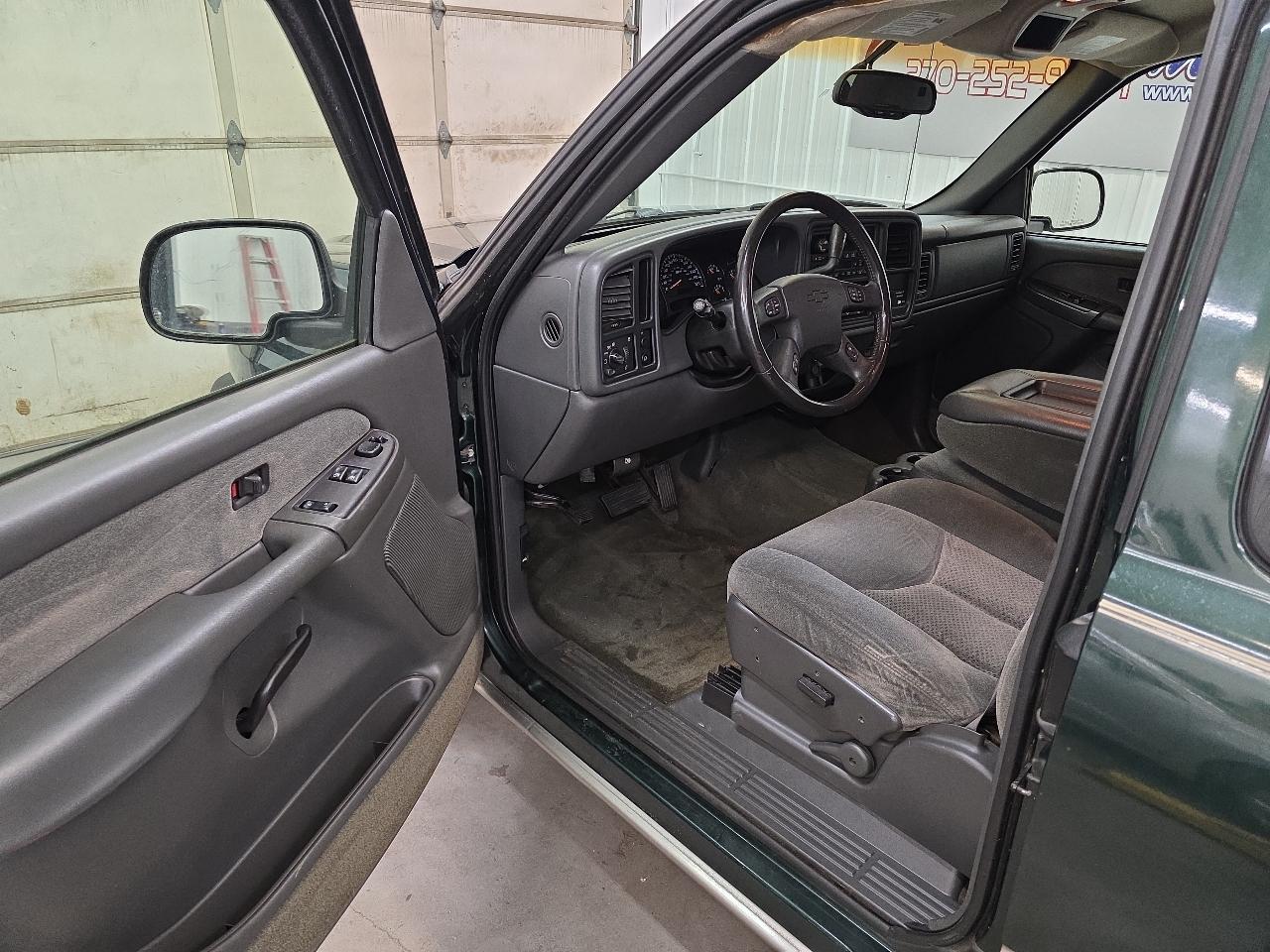 Chevrolet Silverado 1500 Ext Cab 143.5" WB LS 2003