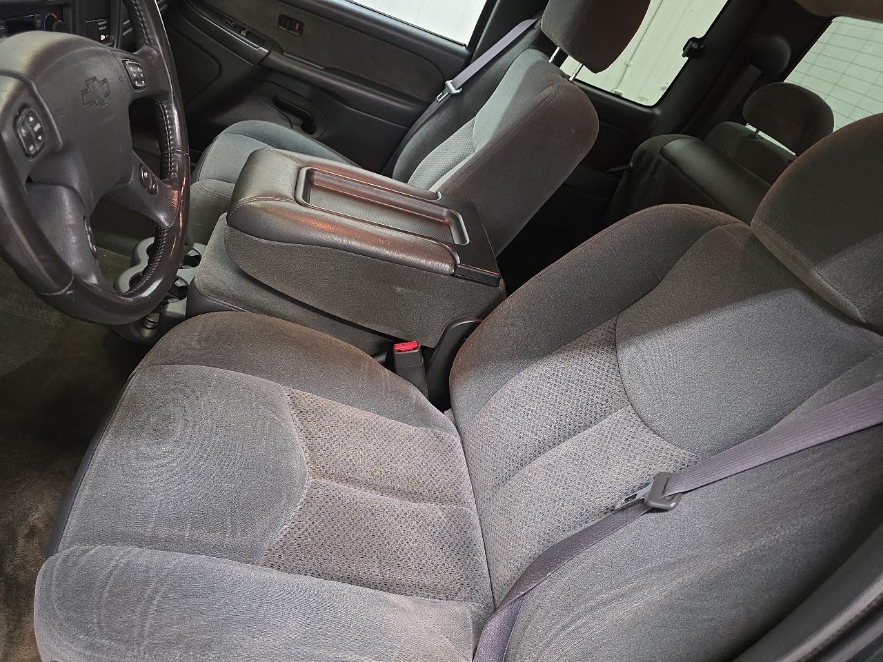 Chevrolet Silverado 1500 Ext Cab 143.5" WB LS 2003