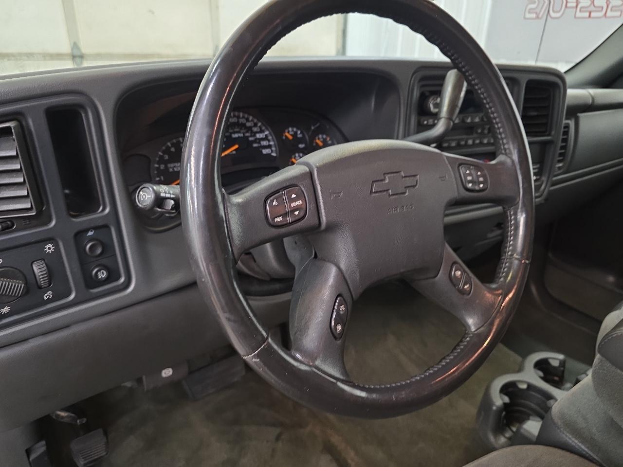 Chevrolet Silverado 1500 Ext Cab 143.5" WB LS 2003