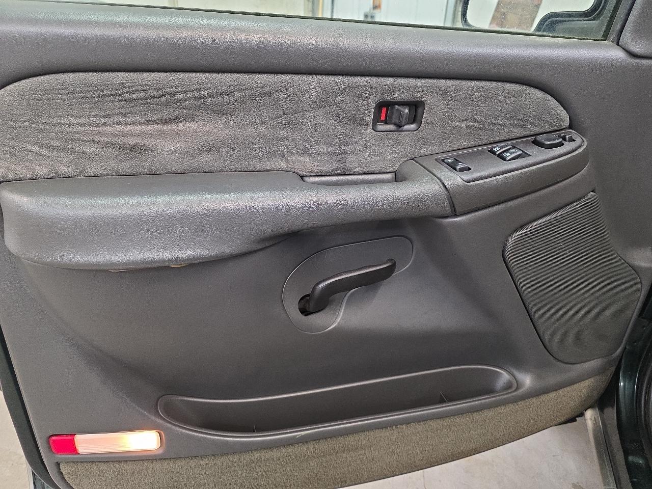 Chevrolet Silverado 1500 Ext Cab 143.5" WB LS 2003