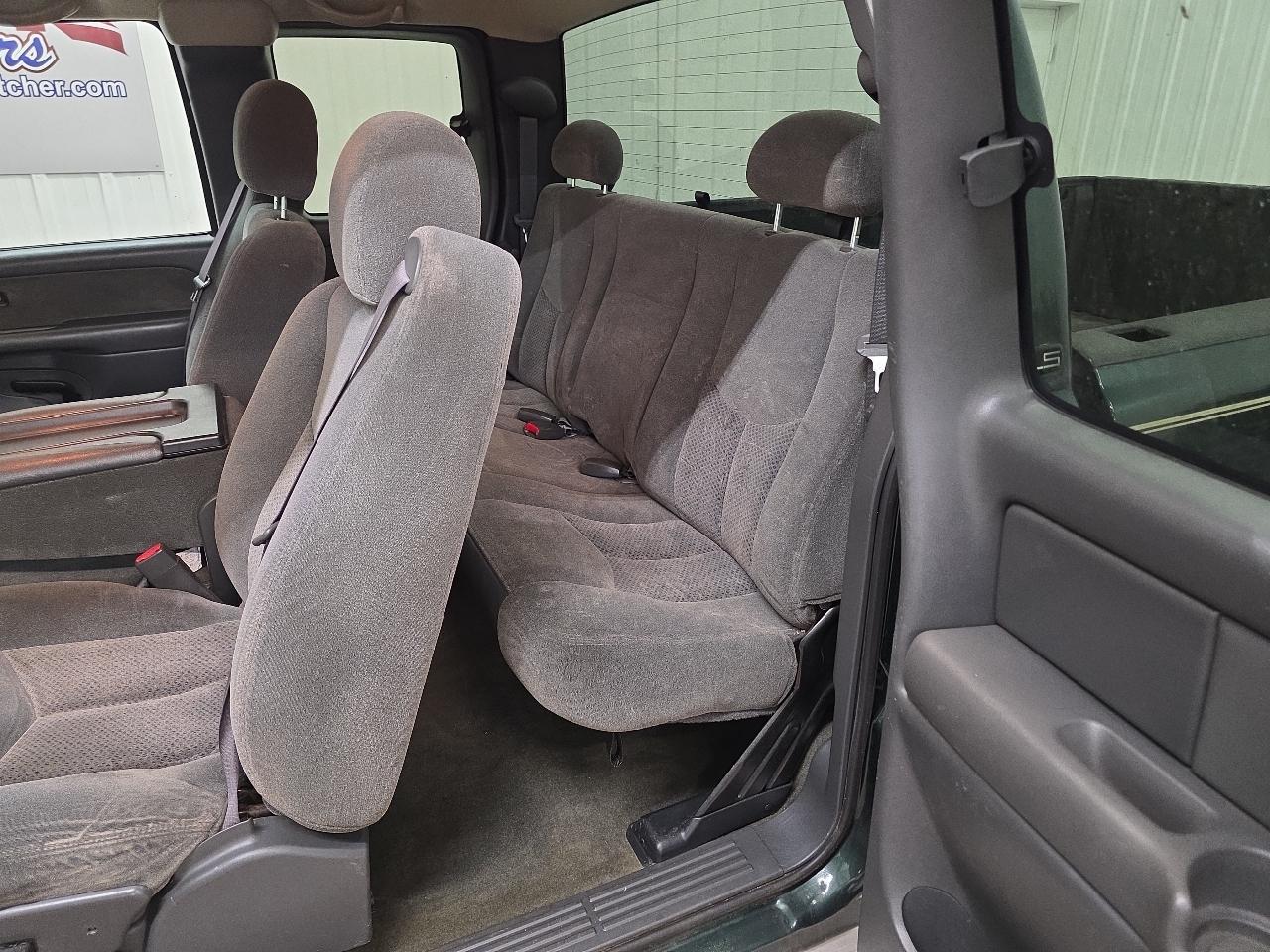 Chevrolet Silverado 1500 Ext Cab 143.5" WB LS 2003