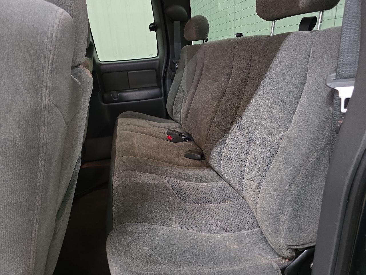 Chevrolet Silverado 1500 Ext Cab 143.5" WB LS 2003