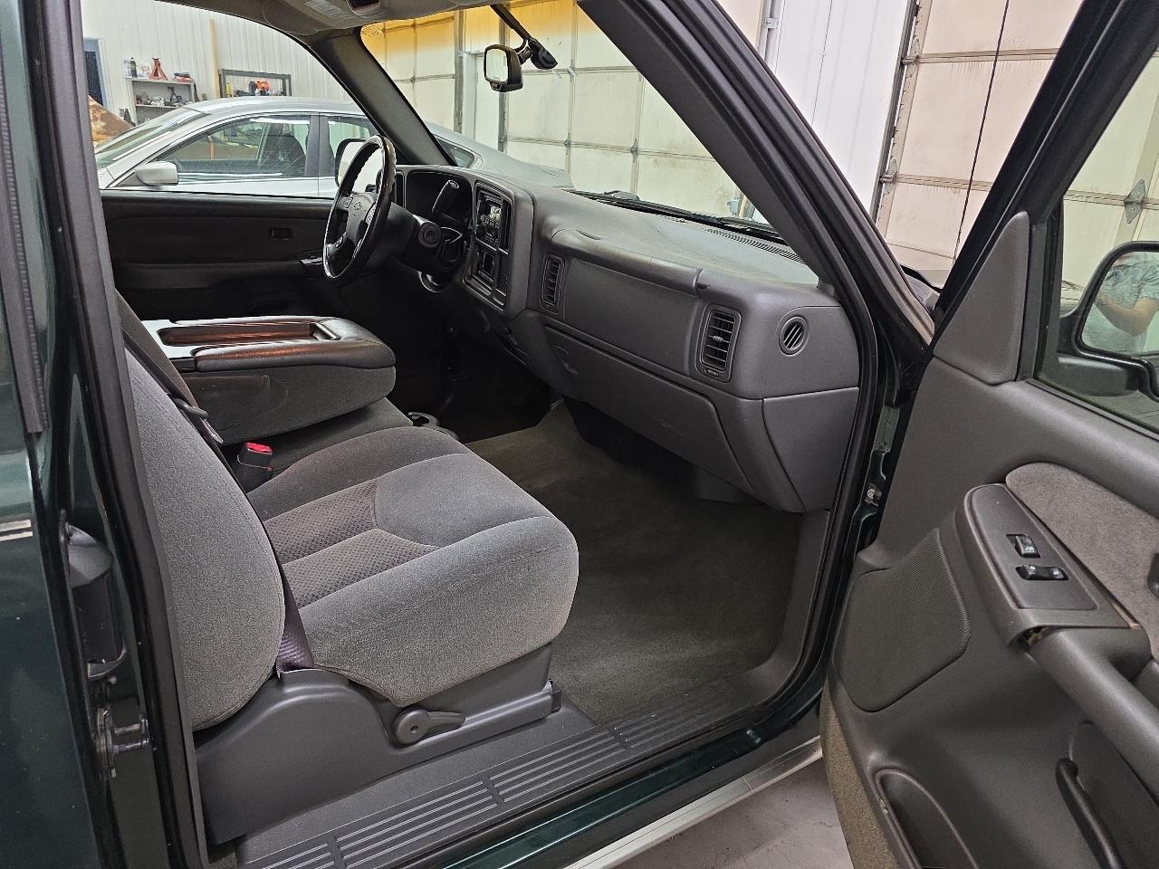 Chevrolet Silverado 1500 Ext Cab 143.5" WB LS 2003