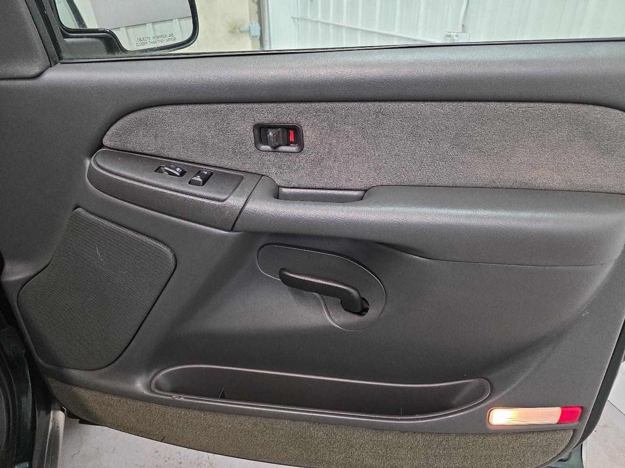 Chevrolet Silverado 1500 Ext Cab 143.5" WB LS 2003