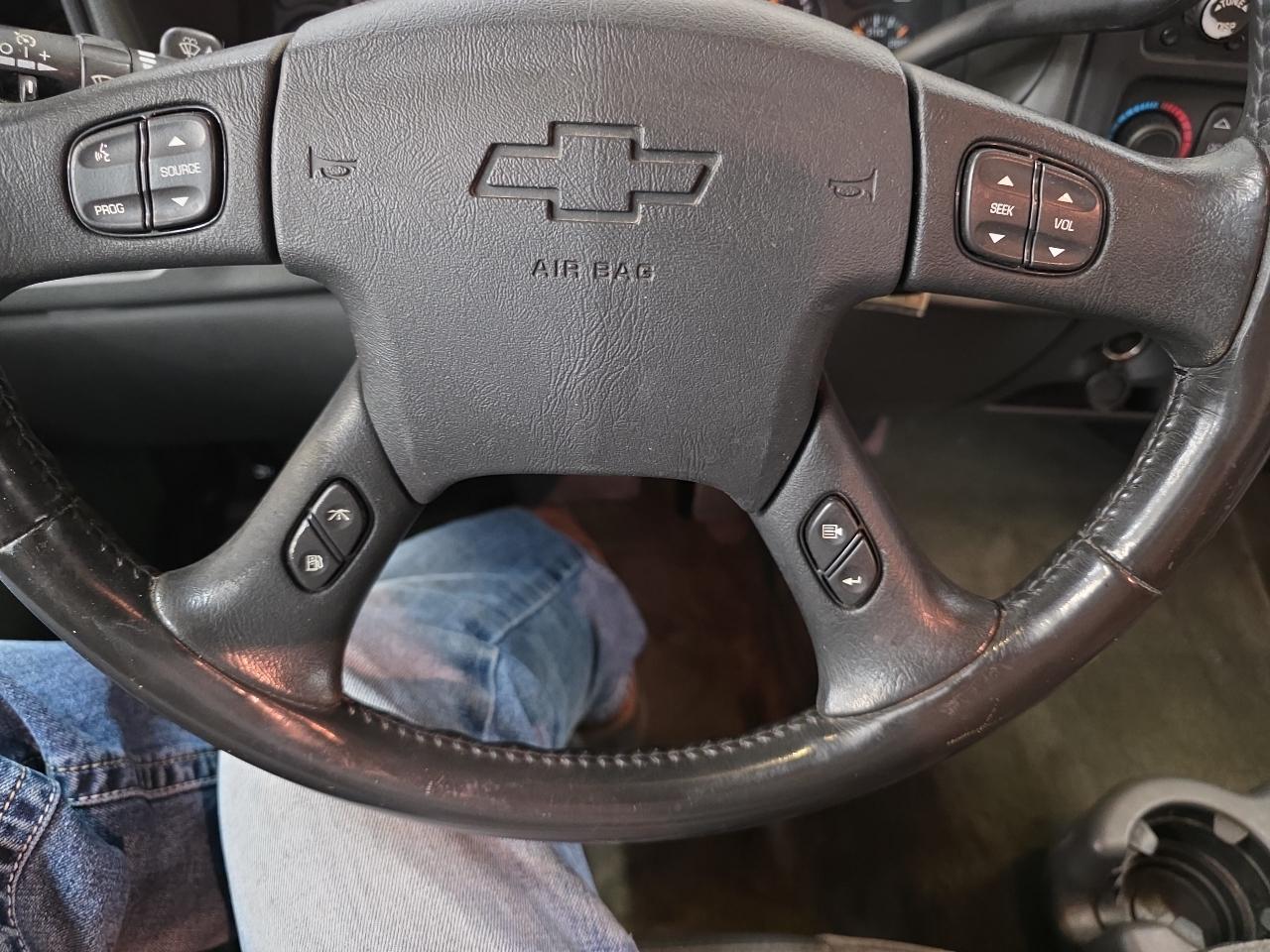 Chevrolet Silverado 1500 Ext Cab 143.5" WB LS 2003