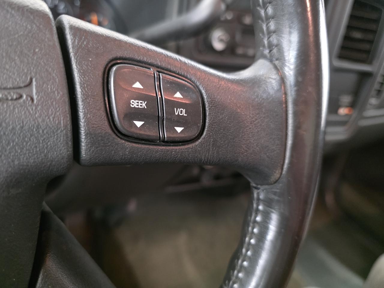 Chevrolet Silverado 1500 Ext Cab 143.5" WB LS 2003