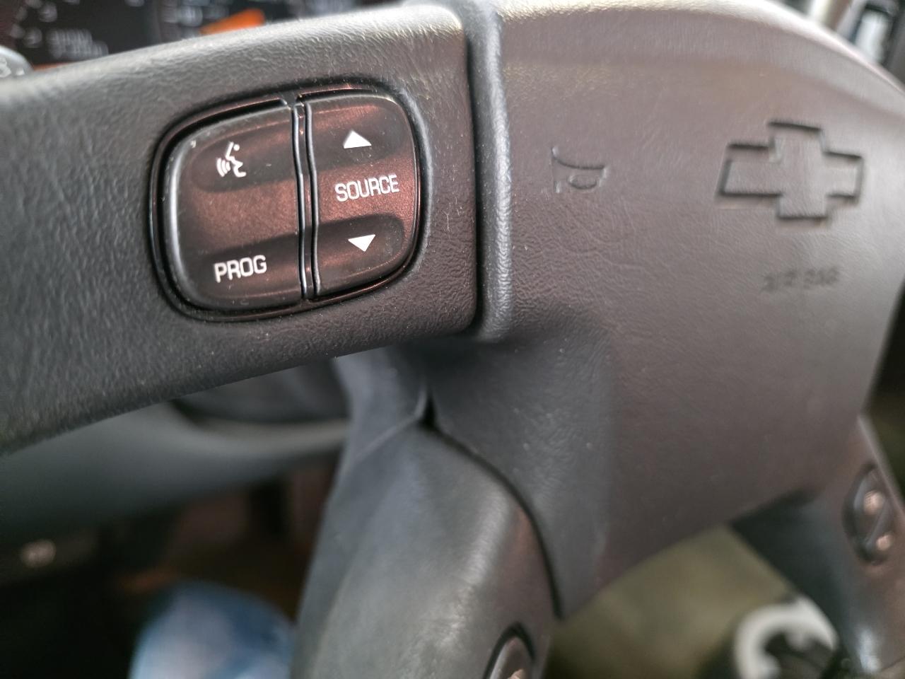 Chevrolet Silverado 1500 Ext Cab 143.5" WB LS 2003