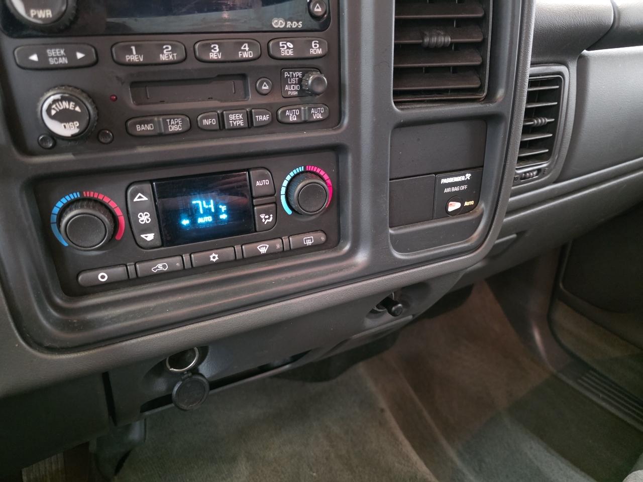 Chevrolet Silverado 1500 Ext Cab 143.5" WB LS 2003