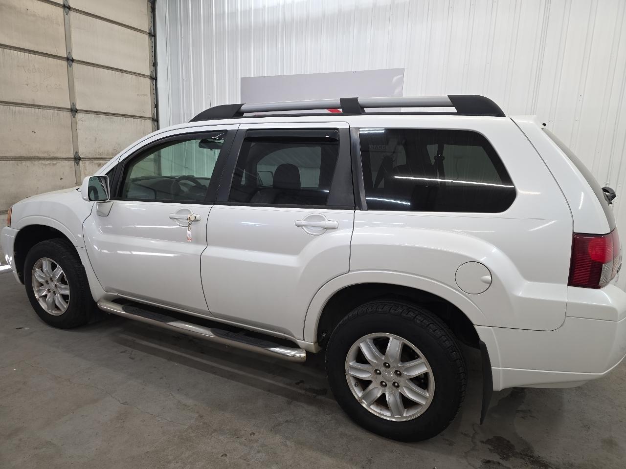 Mitsubishi Endeavor AWD 4dr LS 2011