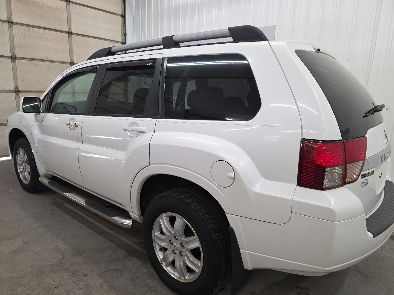 Mitsubishi Endeavor AWD 4dr LS 2011