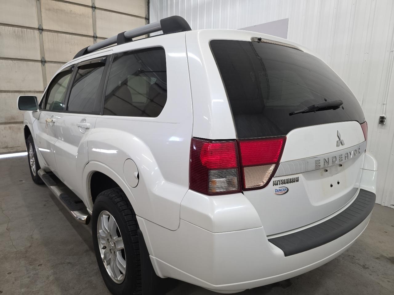 Mitsubishi Endeavor AWD 4dr LS 2011