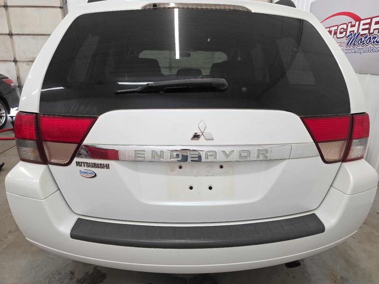 Mitsubishi Endeavor AWD 4dr LS 2011