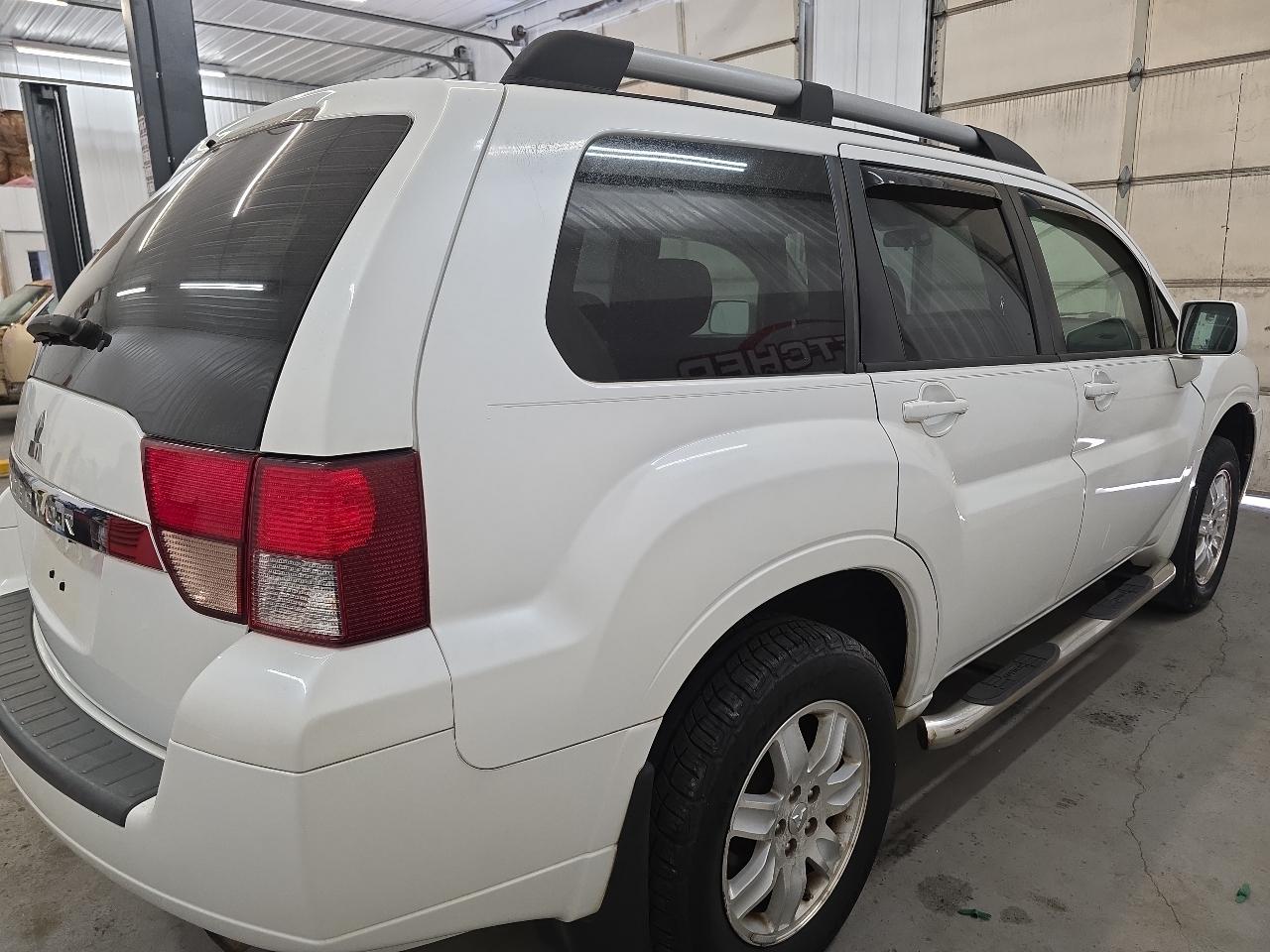 Mitsubishi Endeavor AWD 4dr LS 2011