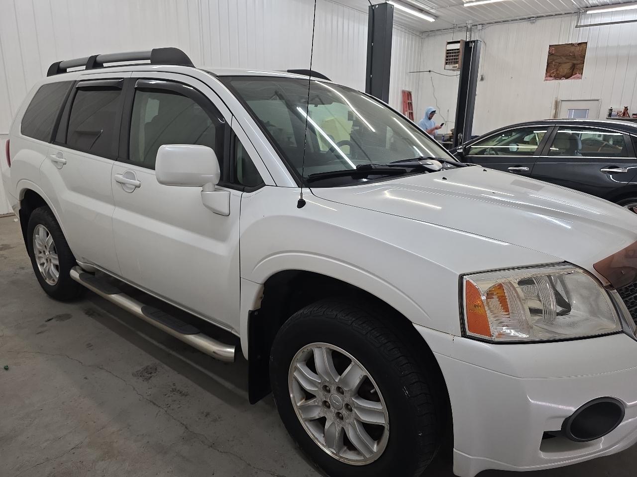 Mitsubishi Endeavor AWD 4dr LS 2011