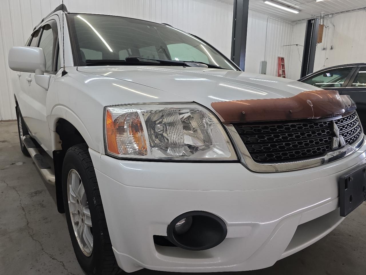 Mitsubishi Endeavor AWD 4dr LS 2011
