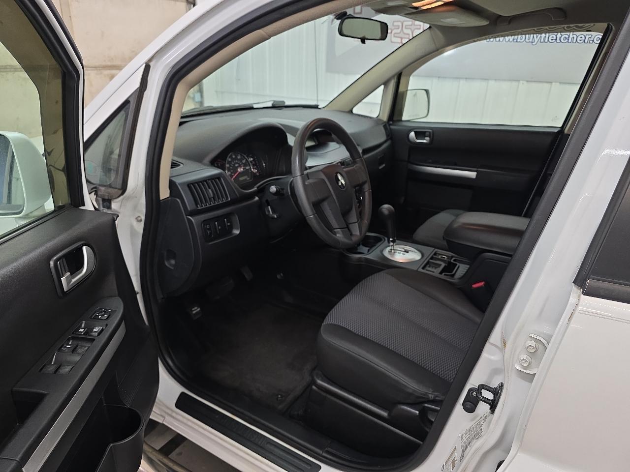 Mitsubishi Endeavor AWD 4dr LS 2011