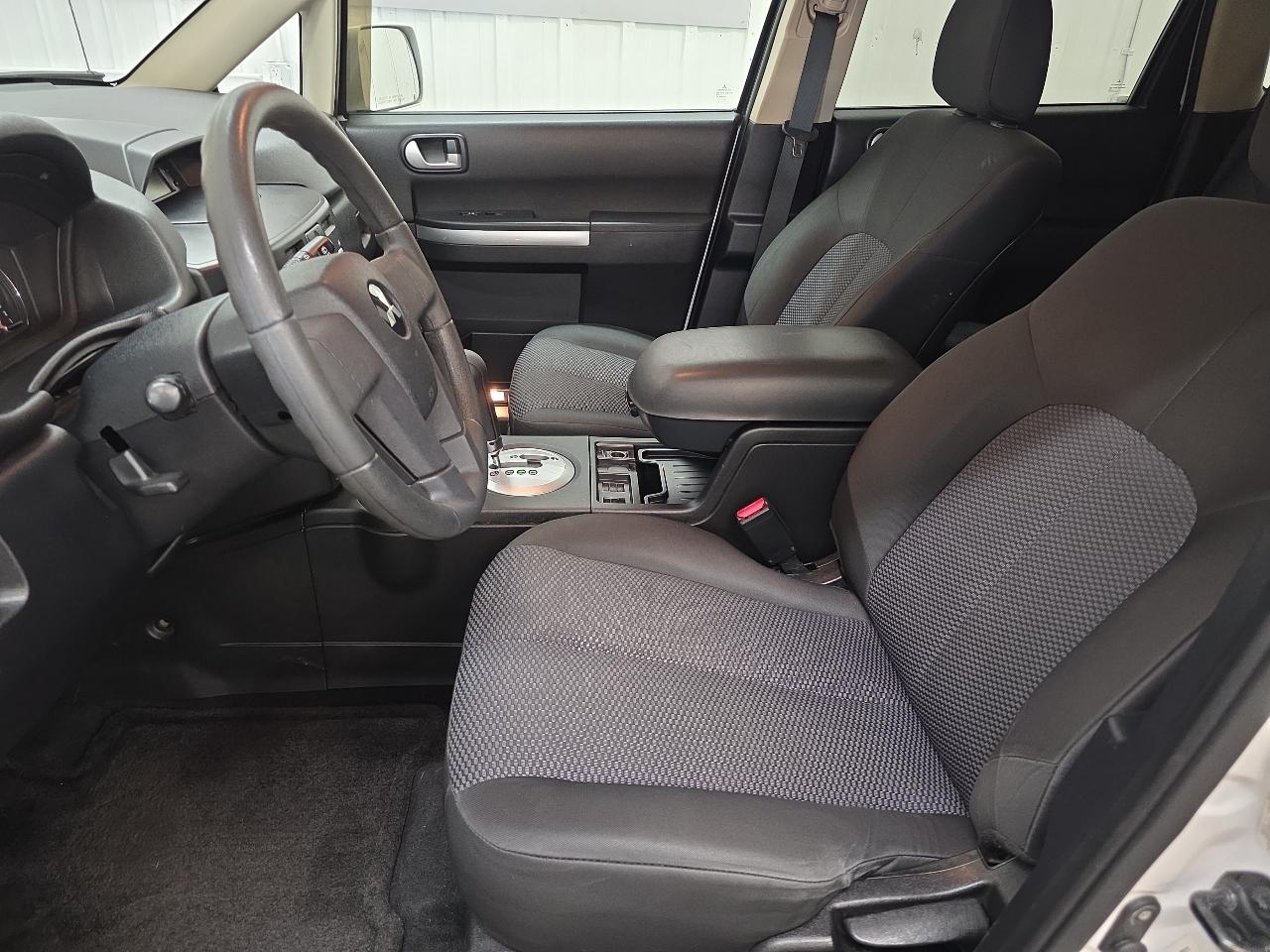 Mitsubishi Endeavor AWD 4dr LS 2011