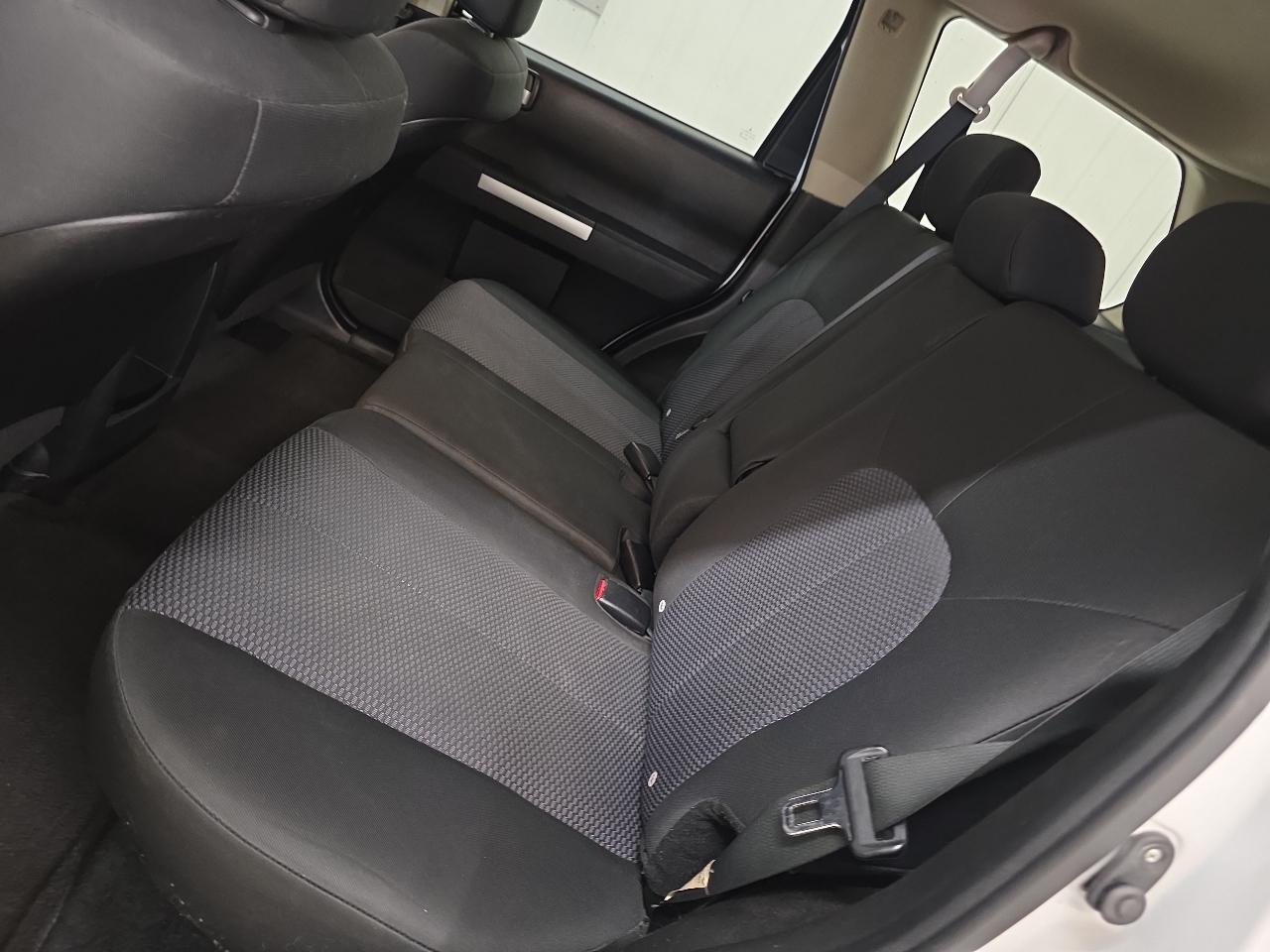 Mitsubishi Endeavor AWD 4dr LS 2011