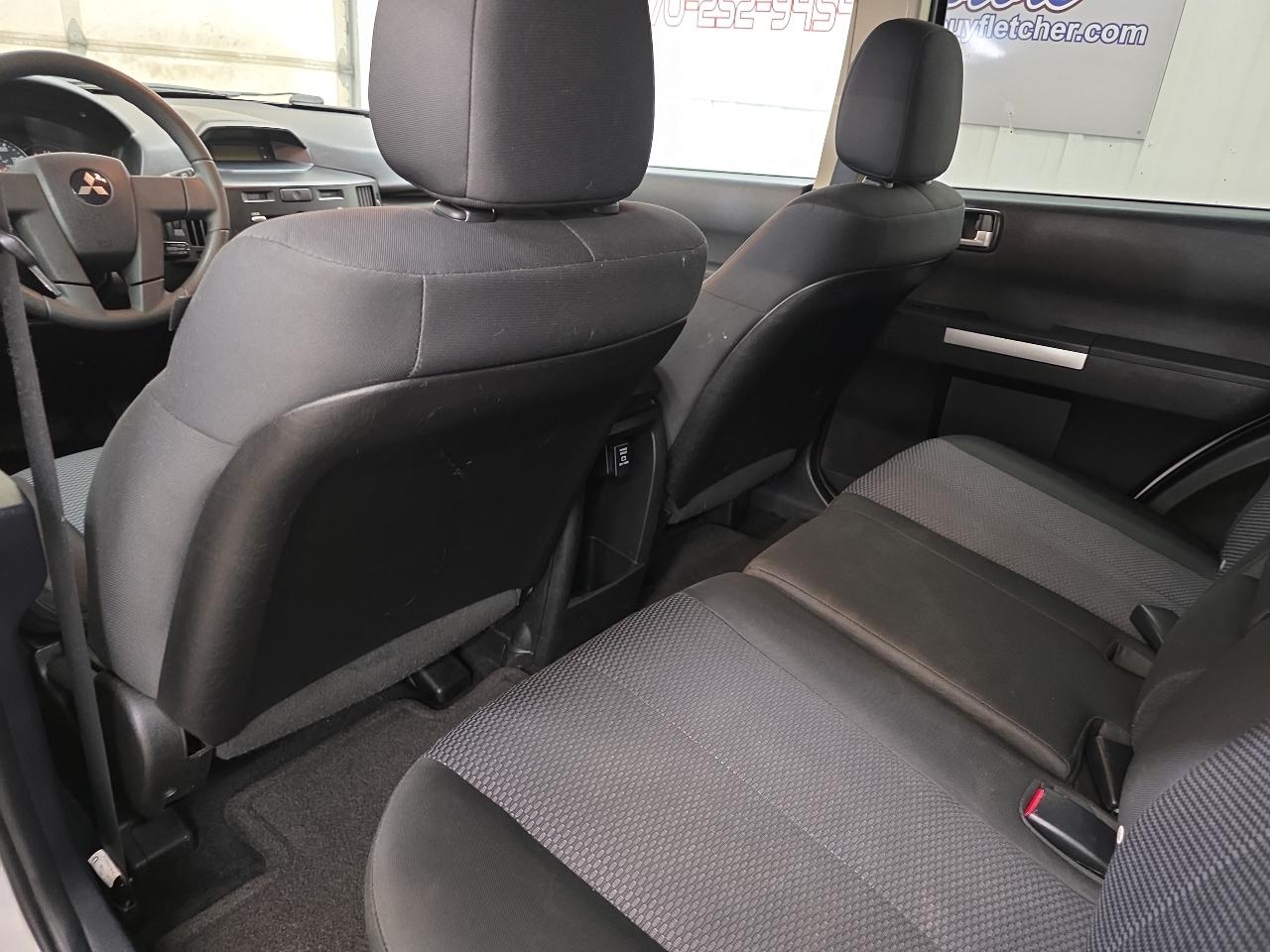 Mitsubishi Endeavor AWD 4dr LS 2011