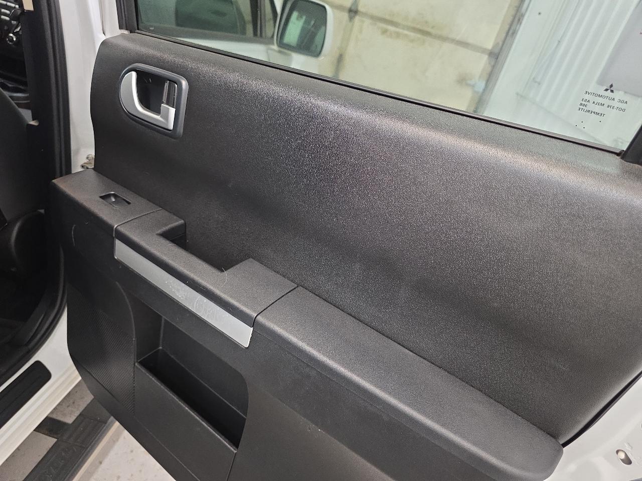 Mitsubishi Endeavor AWD 4dr LS 2011