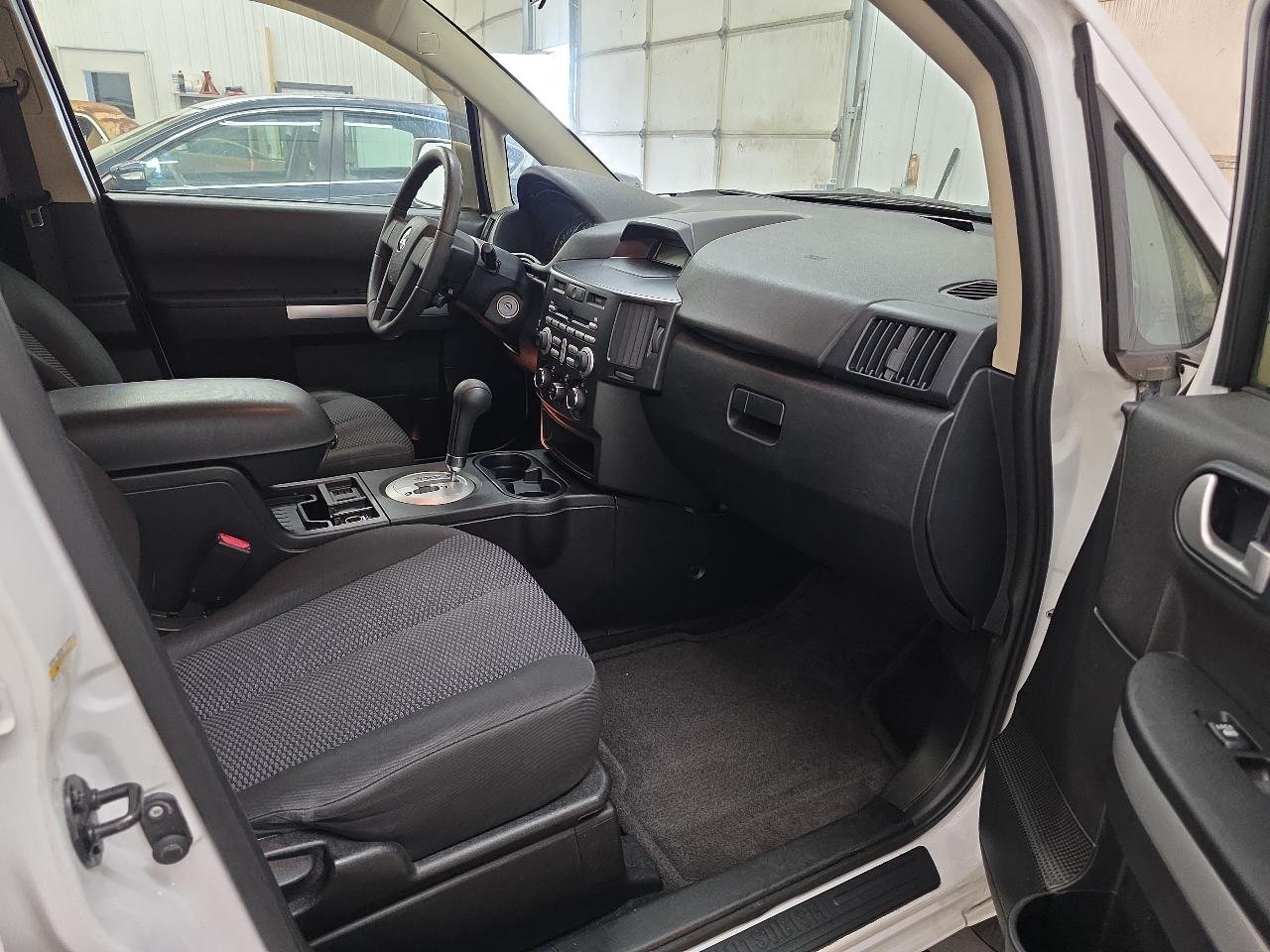 Mitsubishi Endeavor AWD 4dr LS 2011