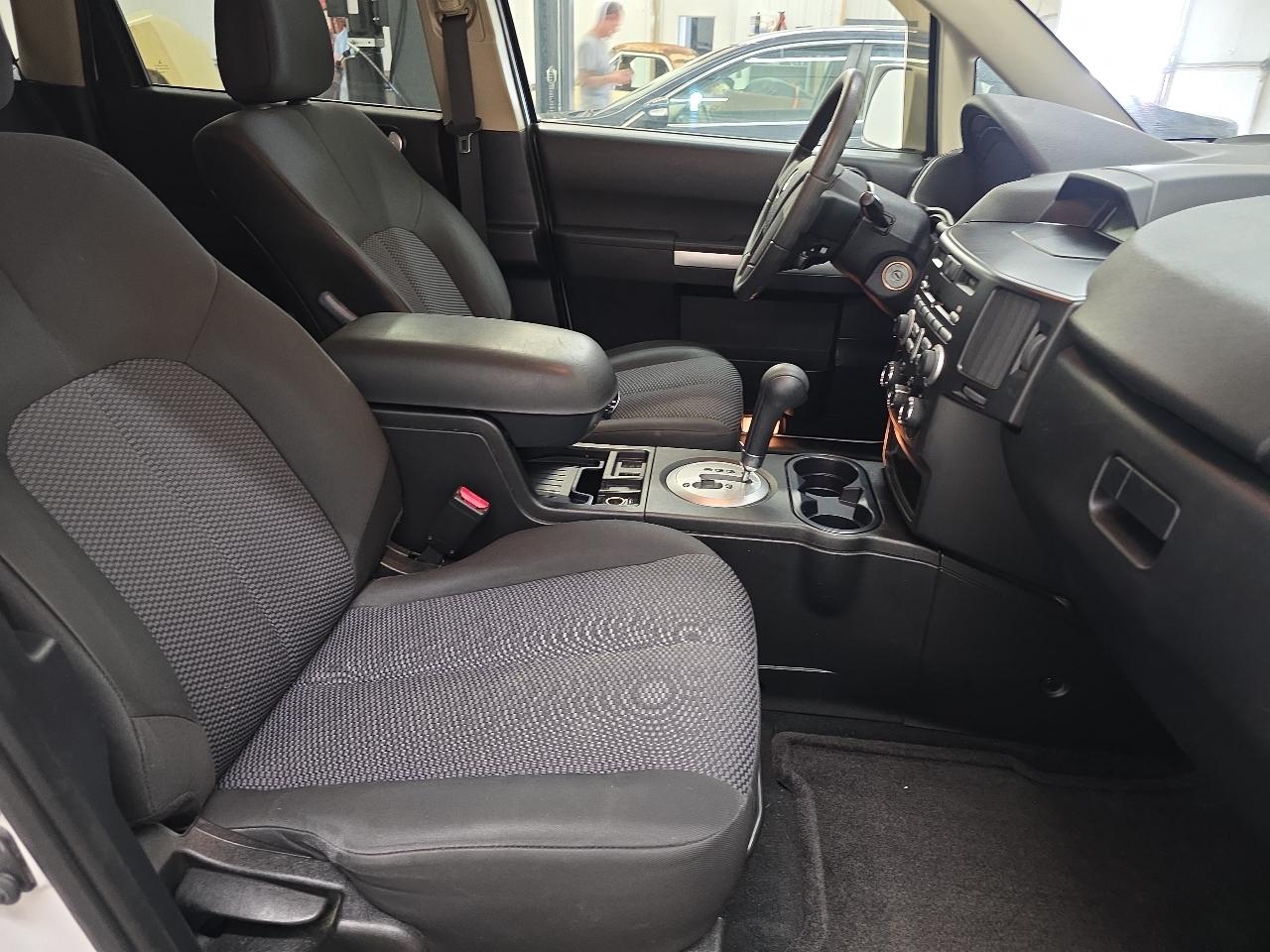 Mitsubishi Endeavor AWD 4dr LS 2011