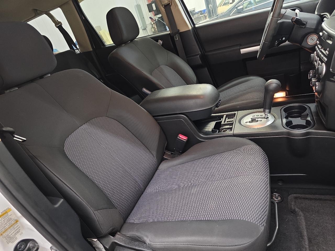 Mitsubishi Endeavor AWD 4dr LS 2011