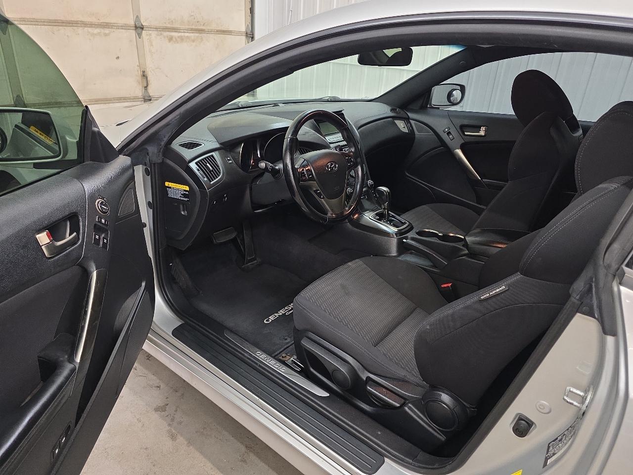 Hyundai Genesis Coupe 2dr I4 2.0T Auto 2013