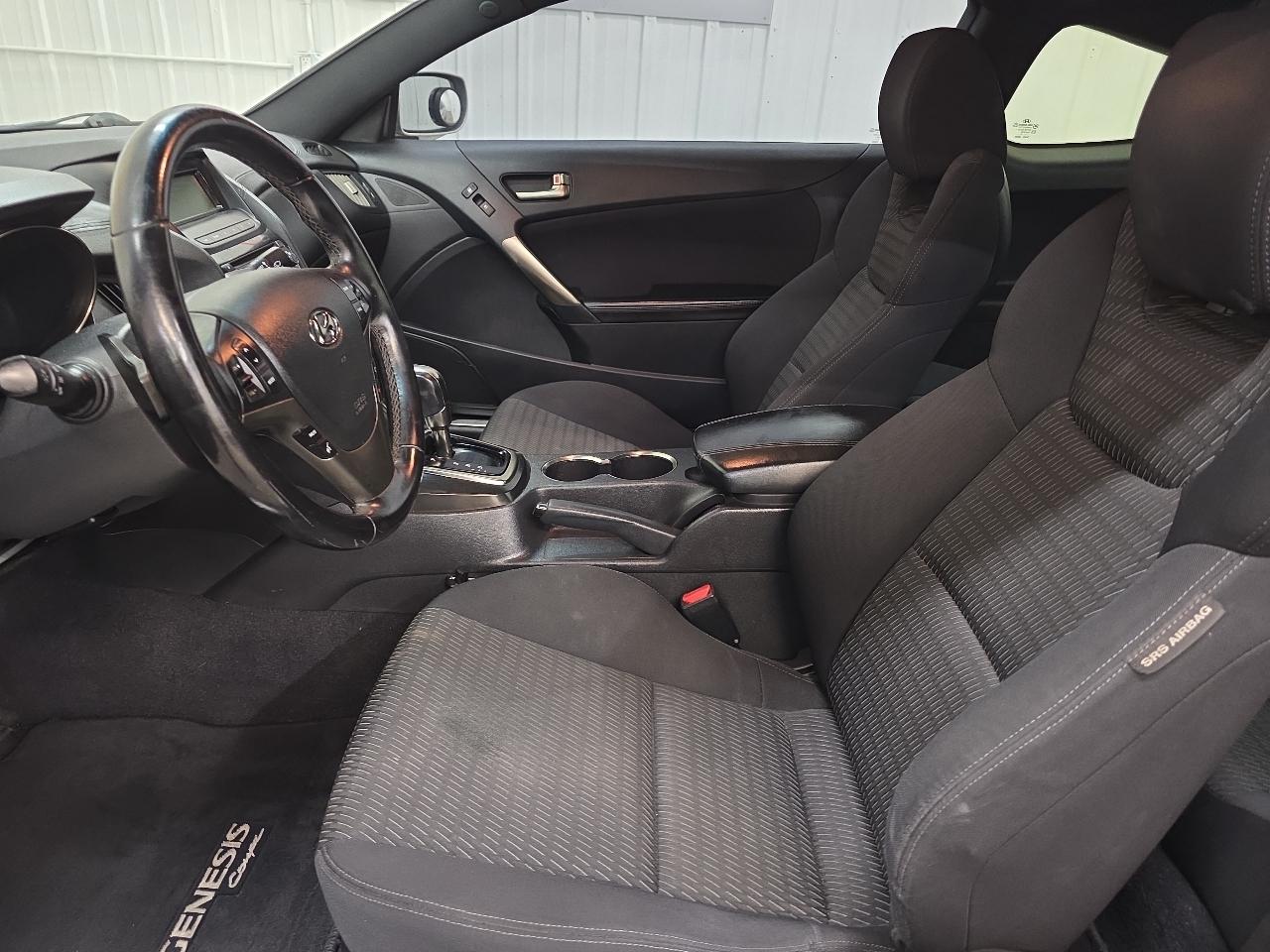 Hyundai Genesis Coupe 2dr I4 2.0T Auto 2013