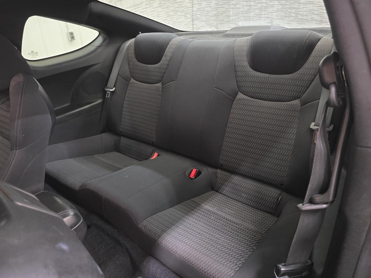 Hyundai Genesis Coupe 2dr I4 2.0T Auto 2013