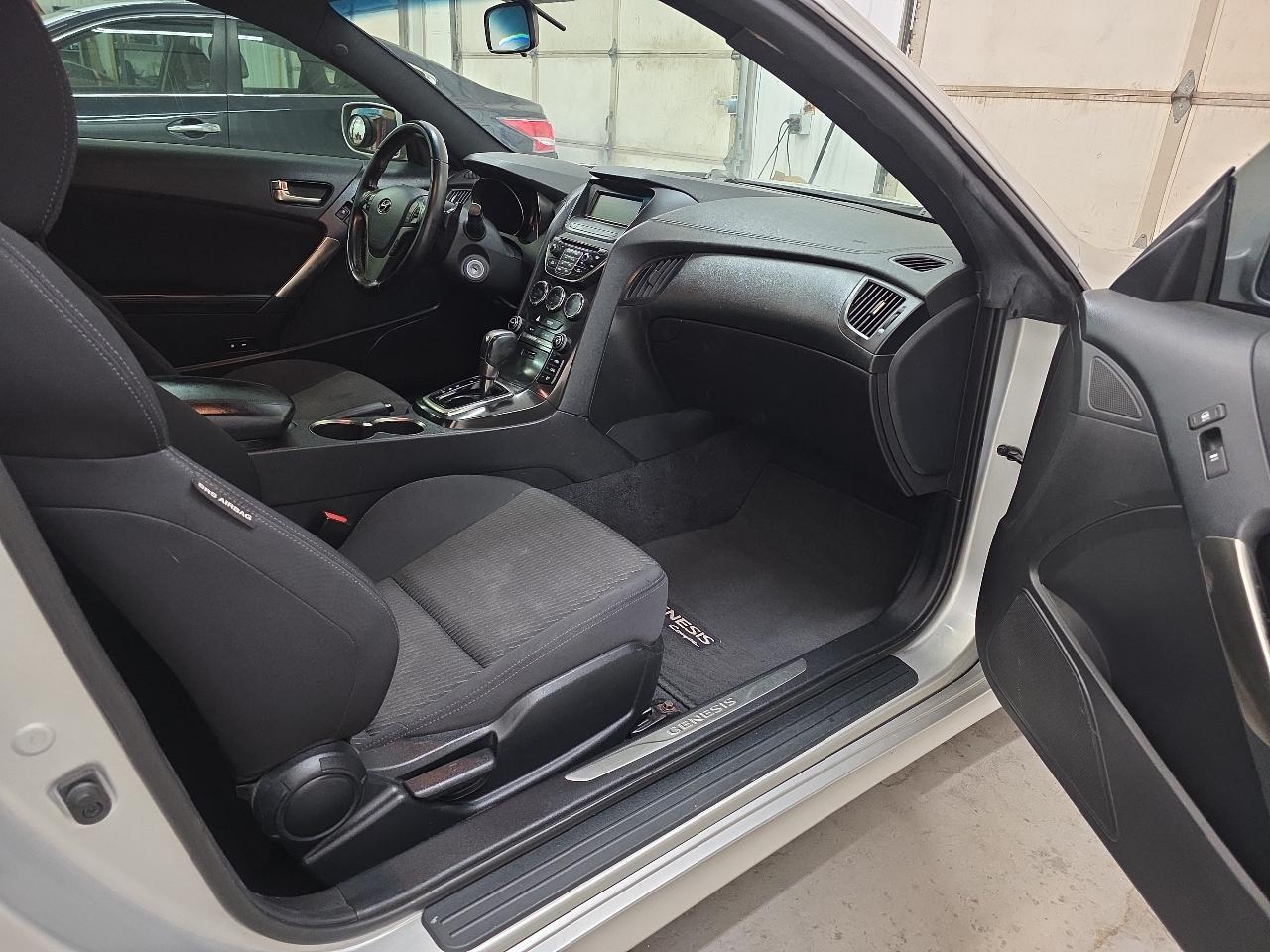 Hyundai Genesis Coupe 2dr I4 2.0T Auto 2013